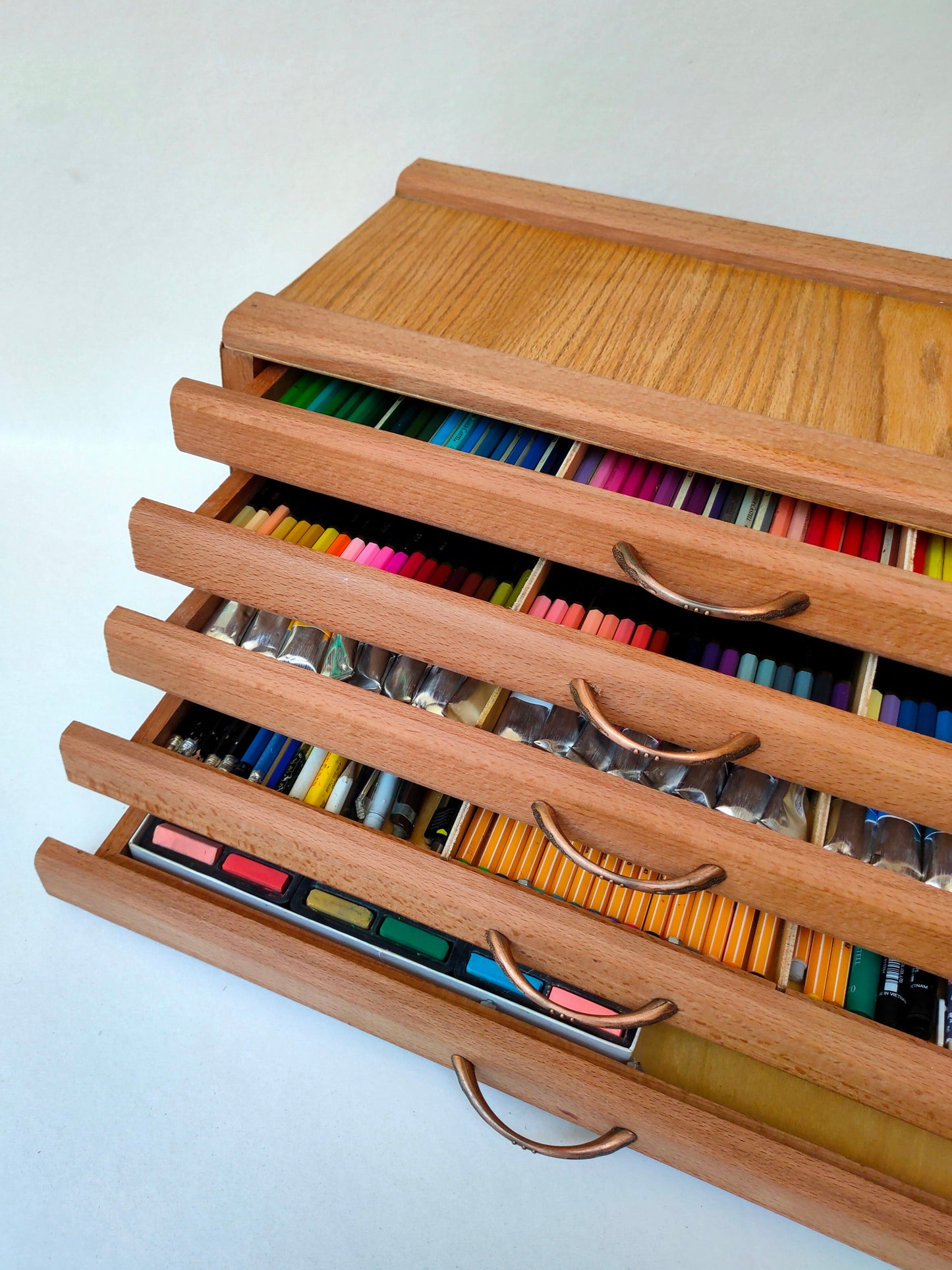 Professional Art Drawer