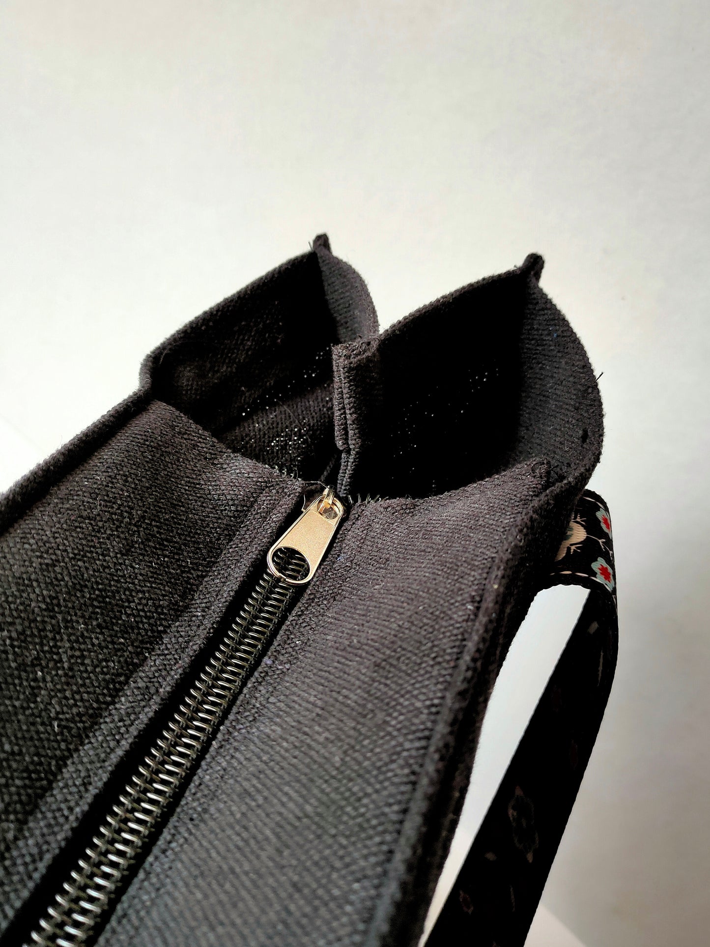 Noir Eclipse Art Bag  45×60