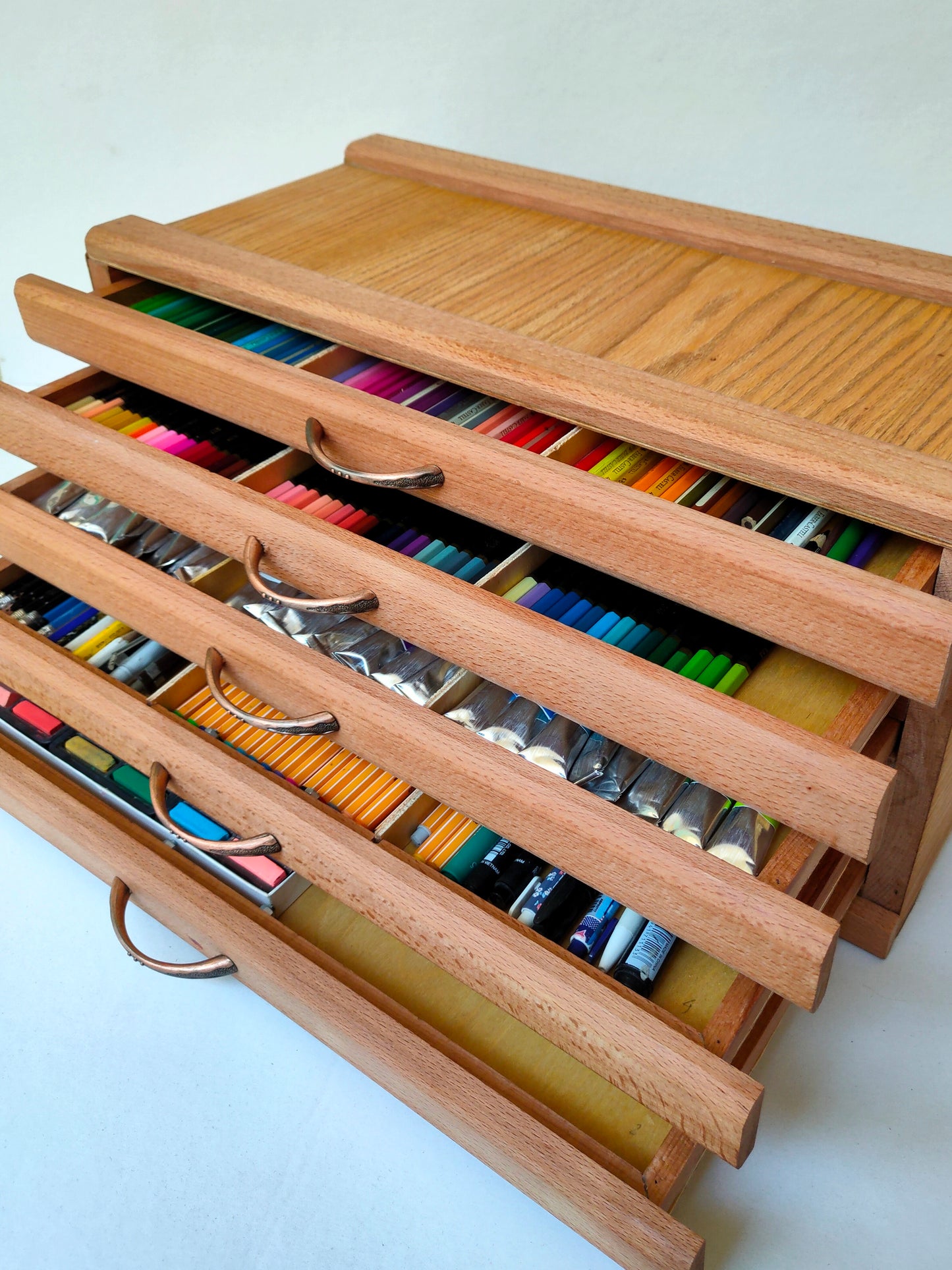 Professional Art Drawer