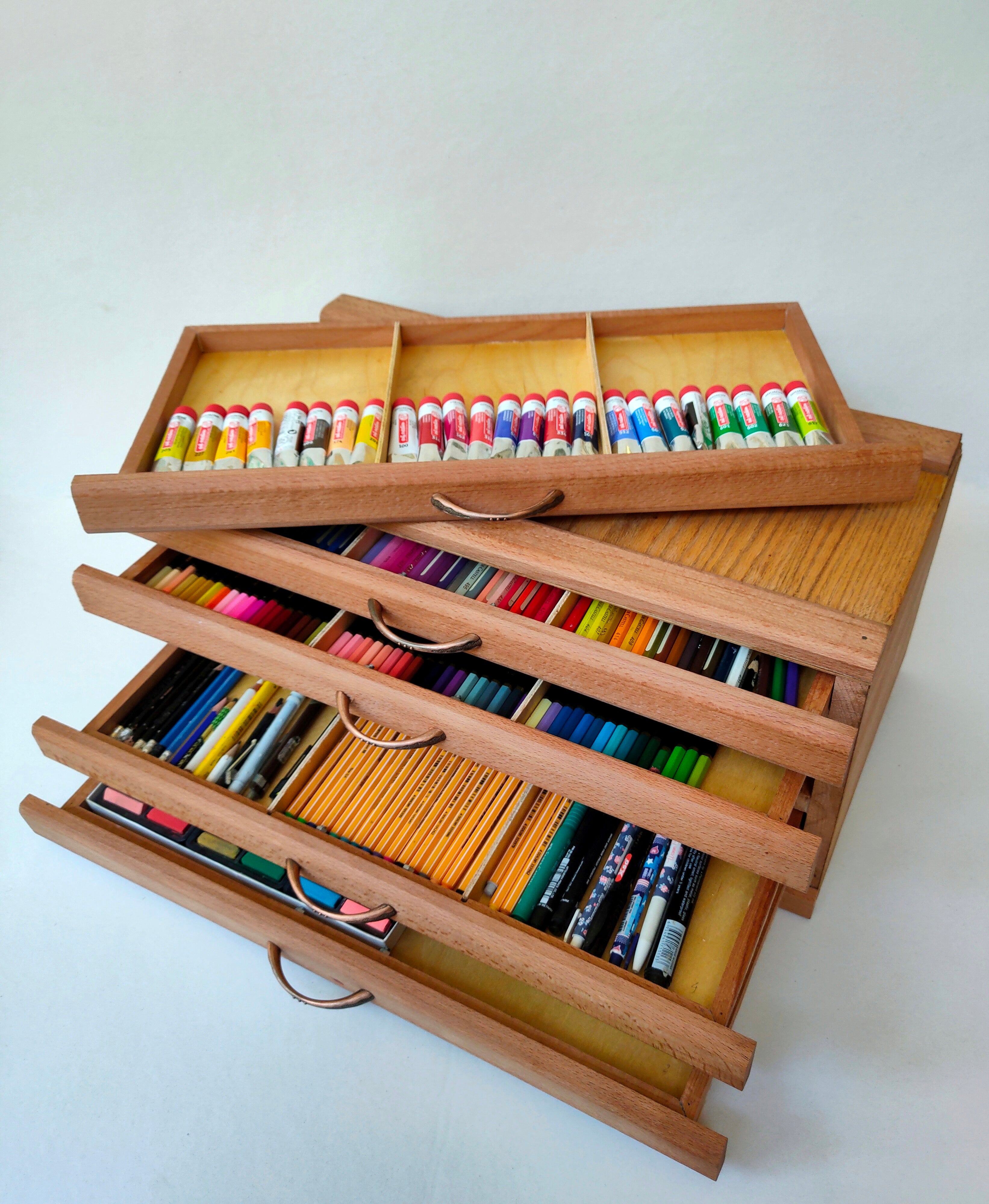 Professional Art Drawer – Donia Hues