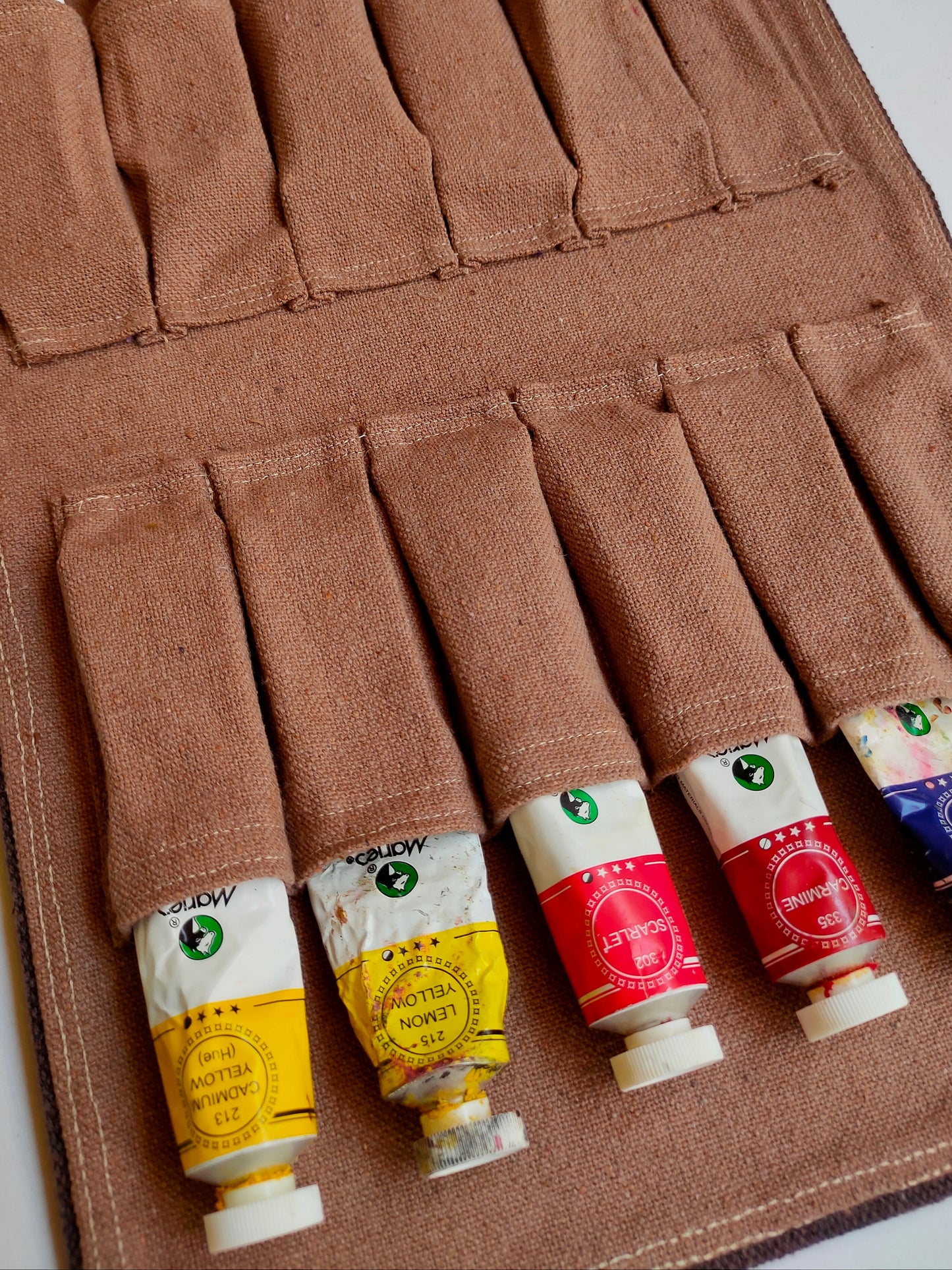 Oil color case (Brown)